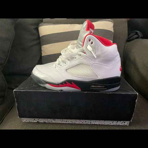 size 9 jordan 5 worn 1 time
